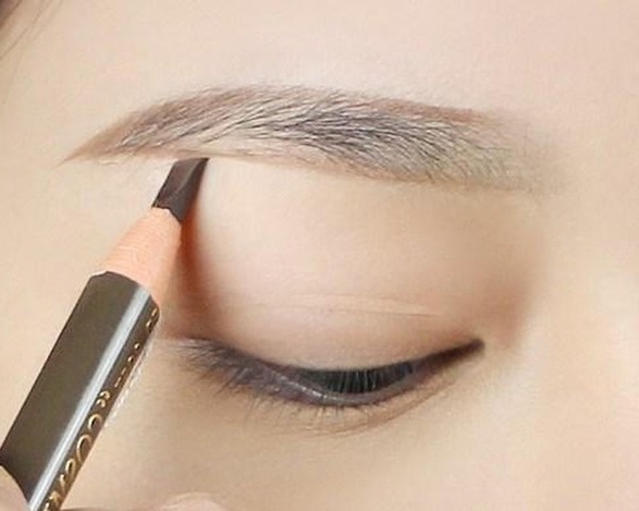 BỎ TÚI TUYỆT CHIÊU KẺ MẮT VÀ MÀY CHO NGƯỜI MỚI HỌC TRANG ĐIỂM